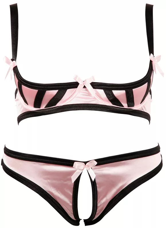 Conjunto de satén rosa con detalles en negro