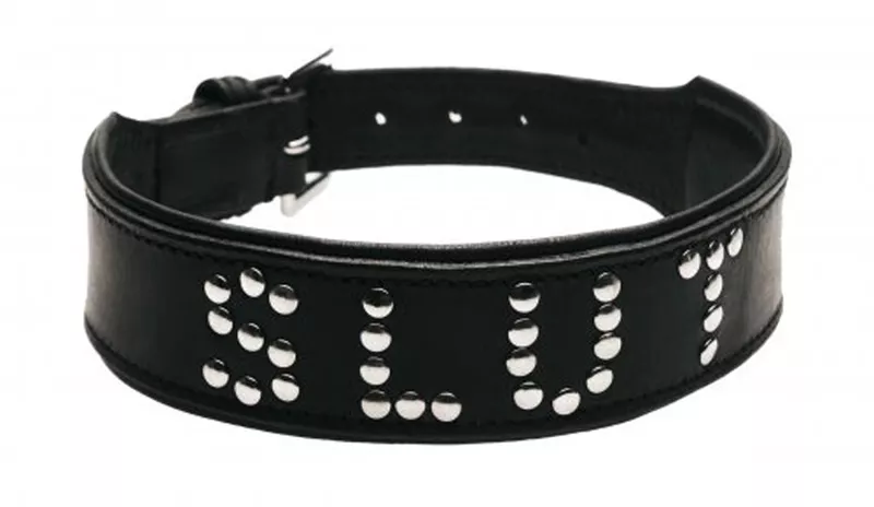 Collar de cuero de puta con tachuelas